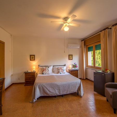 Hotel La Feluca ポルトフェッラーイオ エクステリア 写真