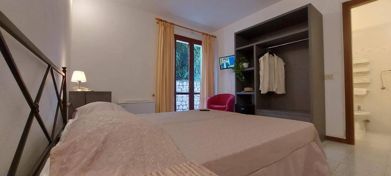 Hotel La Feluca ポルトフェッラーイオ エクステリア 写真