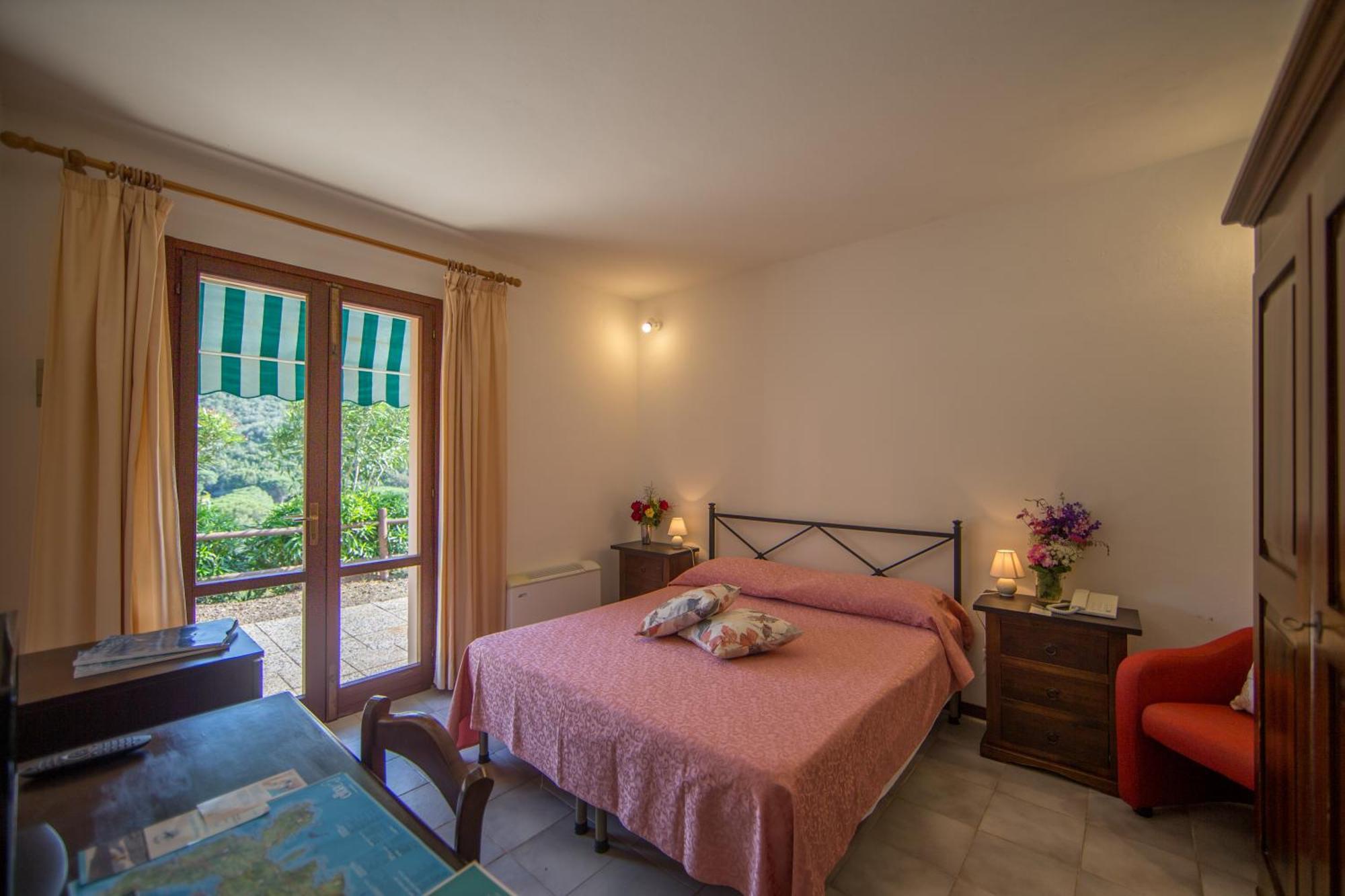 Hotel La Feluca ポルトフェッラーイオ エクステリア 写真