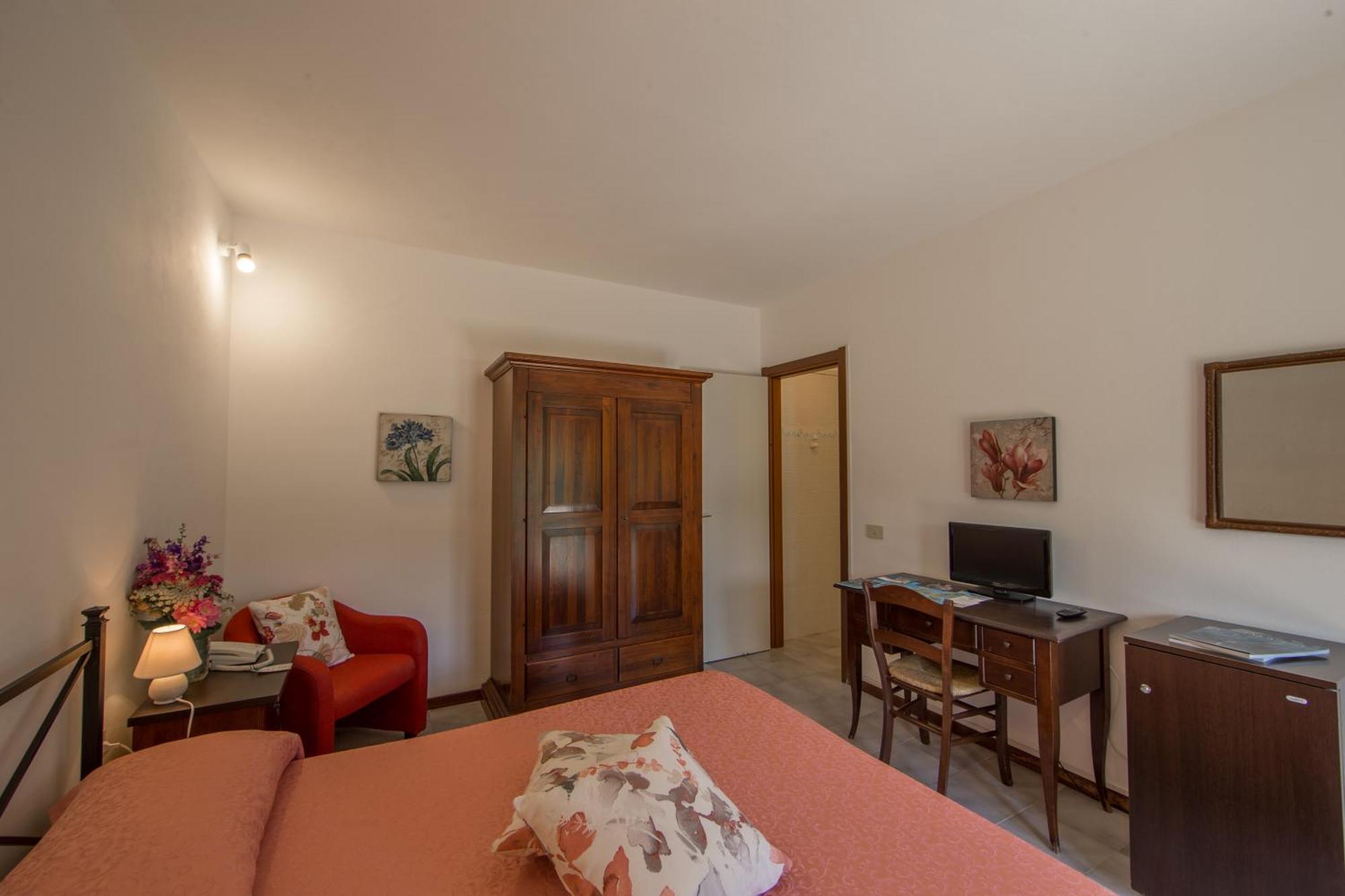 Hotel La Feluca ポルトフェッラーイオ エクステリア 写真