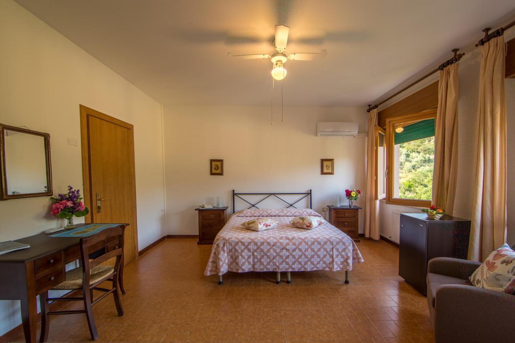 Hotel La Feluca ポルトフェッラーイオ エクステリア 写真