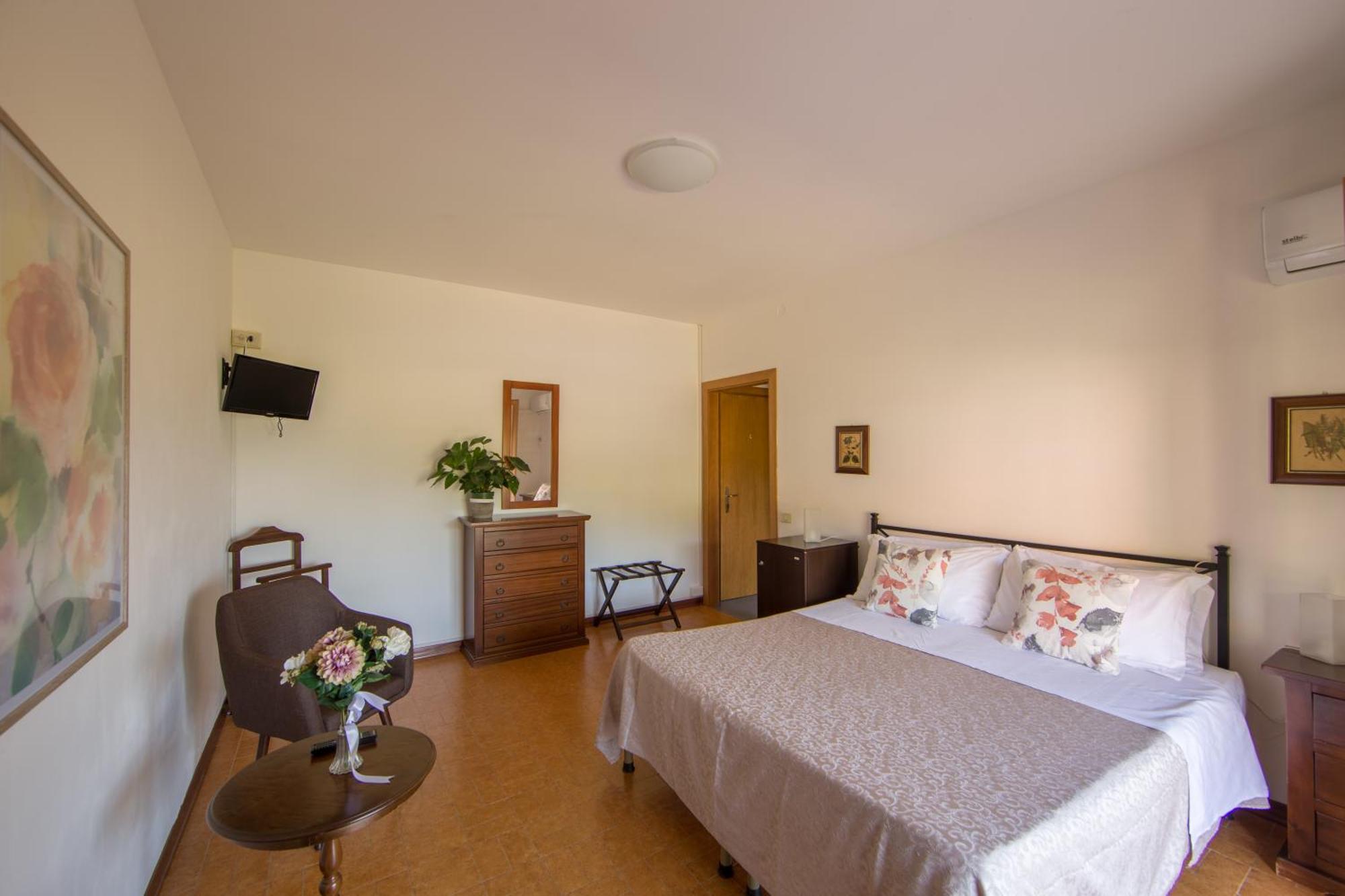 Hotel La Feluca ポルトフェッラーイオ エクステリア 写真