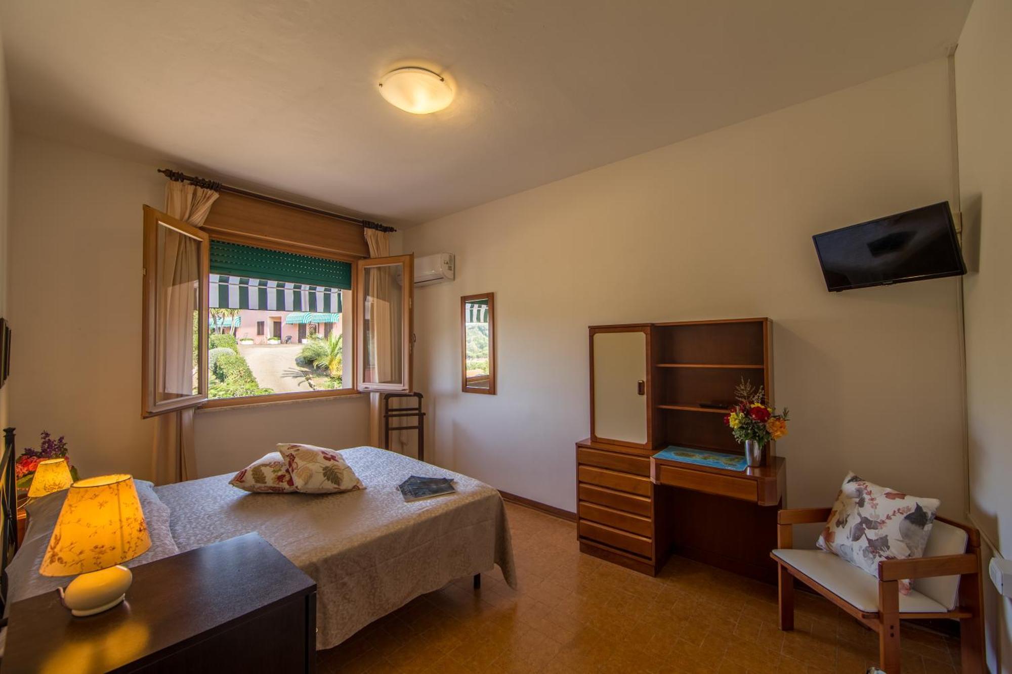 Hotel La Feluca ポルトフェッラーイオ エクステリア 写真